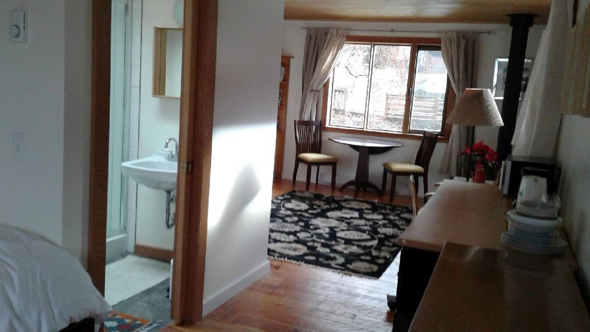 Nelson Bed & Breakfast | Beautiful Suite-Like Room Near Downtown