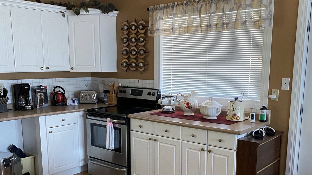 Blind Bay House | Beautiful suite right across the street from the lake ! beautiful sun sets