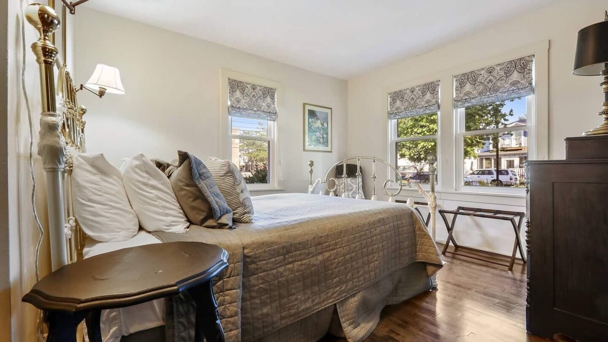 Sturgeon Bay Hotel | Beautiful suite, Two person jet tub, Downtown.