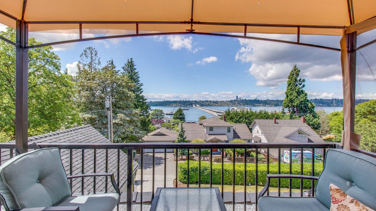 Mercer Island Apartment | Beautiful suite with lake & city views, hot tub - near downtown
