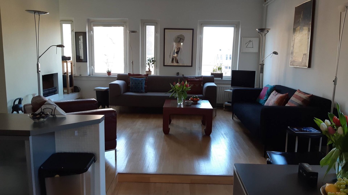 Grachtengordel-West Apartment | Beautiful, Sunny, 1 Bd, Apt in Ctr. w. Lift & Fireplace long term avail.