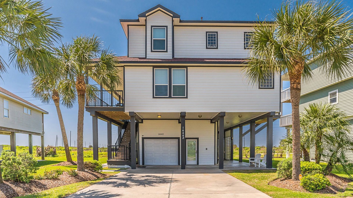 Pirates Beach West House | Beautiful, Sunny Home with Ocean Views, High-Speed WiFi, Central AC