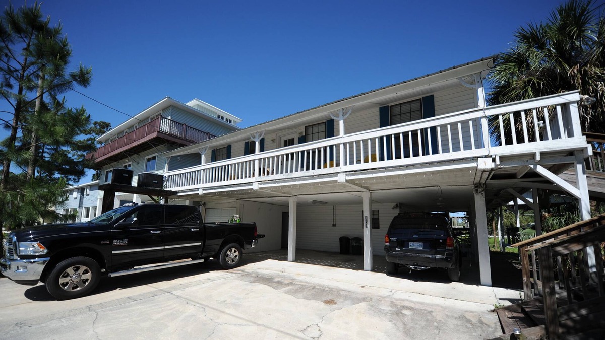 Suwannee House | Beautiful Sunsets-Upstairs Unit.Enjoy The Natural Beauty Of Old Florida
