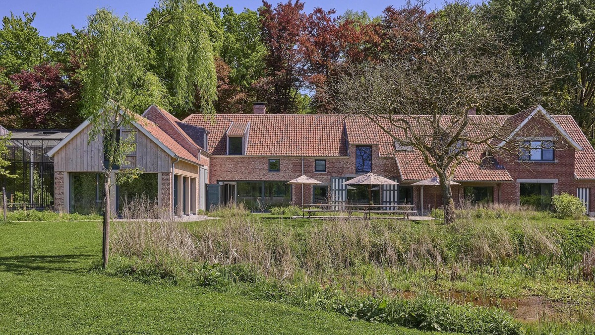 's-Gravenwezel Villa | Beautiful sustainable group home in the woods