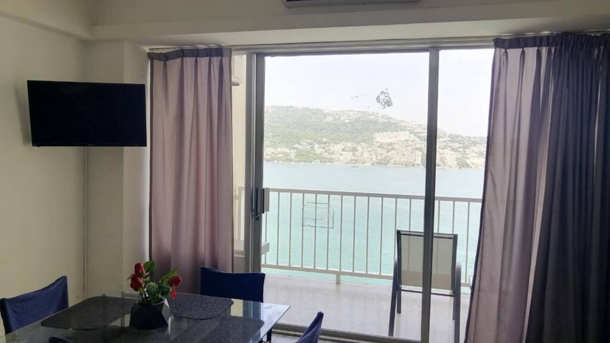 Club Deportivo Apartment | Beautiful Twin Towers Suite with balcony and stunning sea view