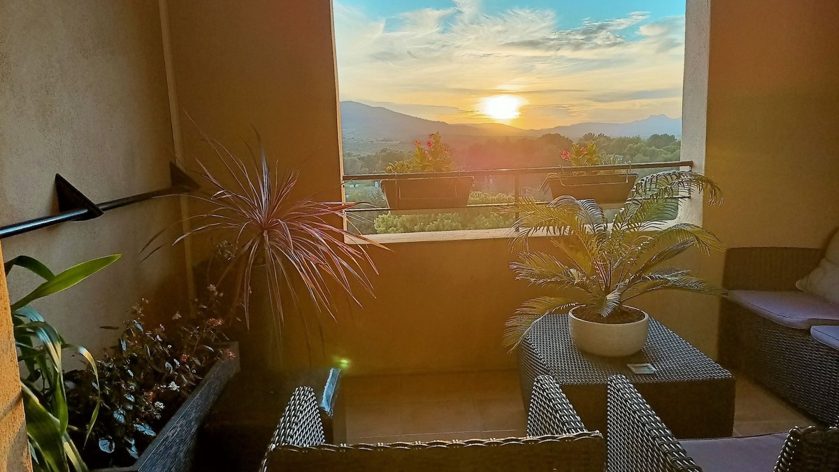 Pont Royal Apartment | Beautiful T2 renovated and air conditioned Golf de Pont Royal with magnificent view of the golf course