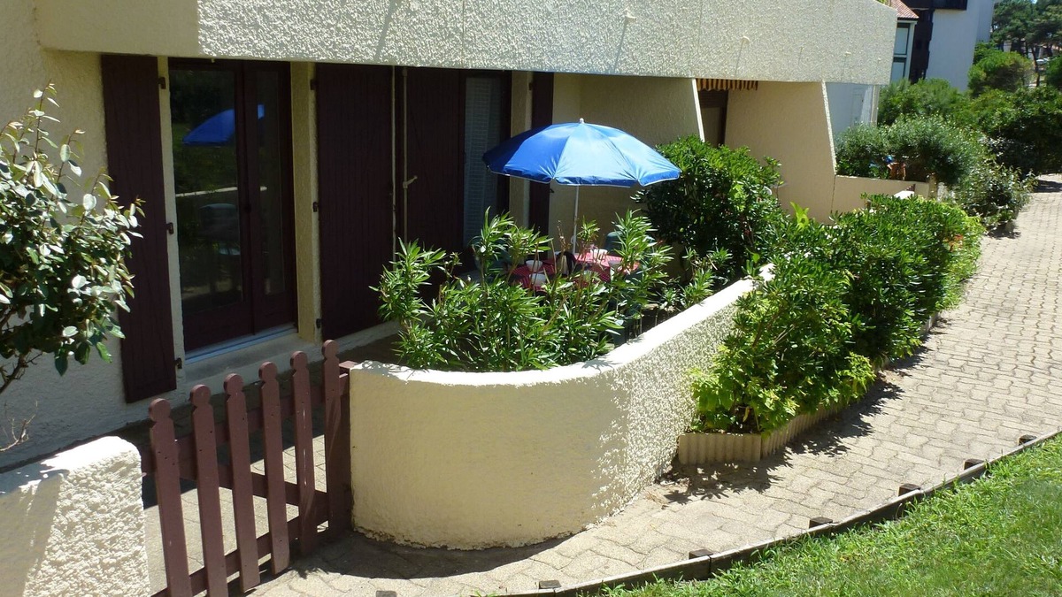Le Penon Apartment | BEAUTIFUL T3 ON GROUND FLOOR, A100 M BEACHES AND SHOPS IN SEIGNOSSE LE PENON