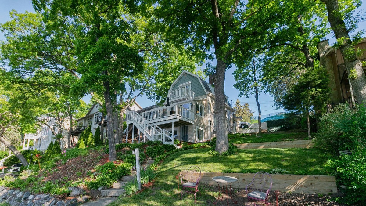 Point Comfort Okauchee House | Beautiful THREE bedroom, 2.5 bath Lake Home!!