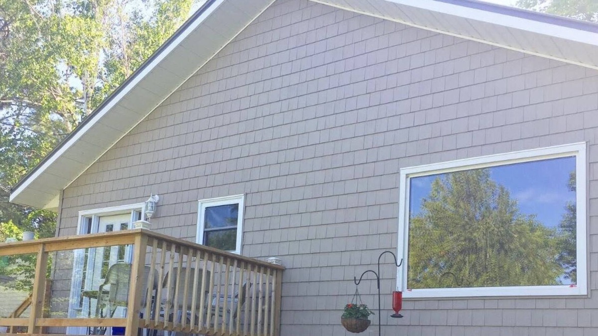 Manitoulin District Cottage | Beautiful three bedroom cottage on sand beach in Long Bay, Lake Kagawong