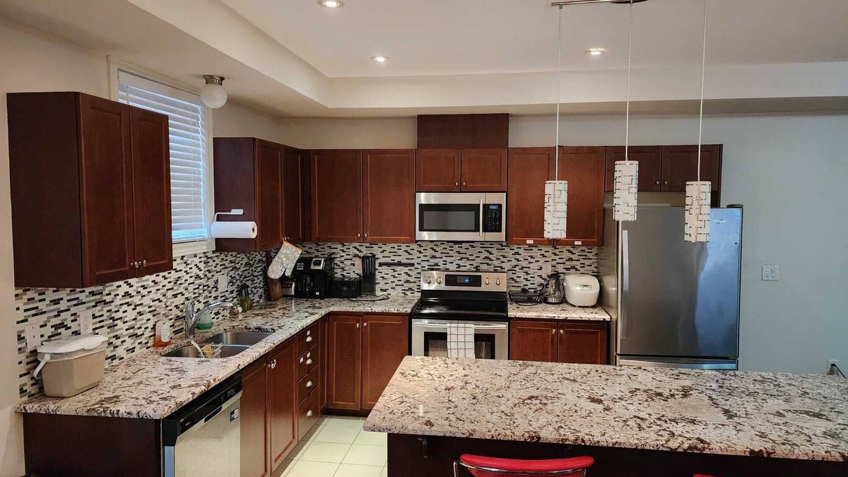 Mount Hope Huron Park House | Beautiful Three Bedroom House