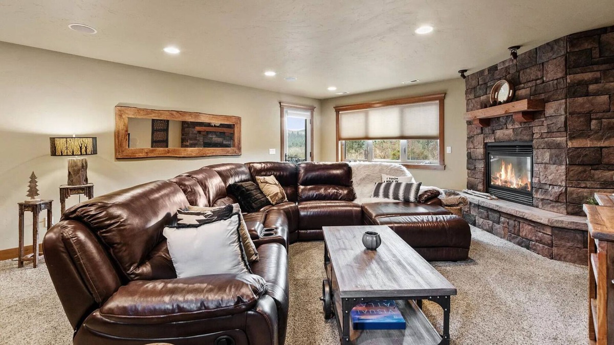 Lincoln County Cabin | BEAUTIFUL TIMBER ACCENTED CABIN