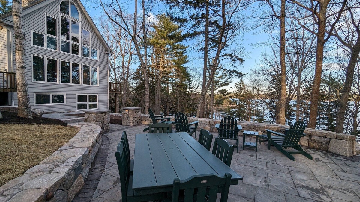 Harpswell House | Beautiful timber framed home with comfortable furnishings, on the ocean and close to Brunswick!