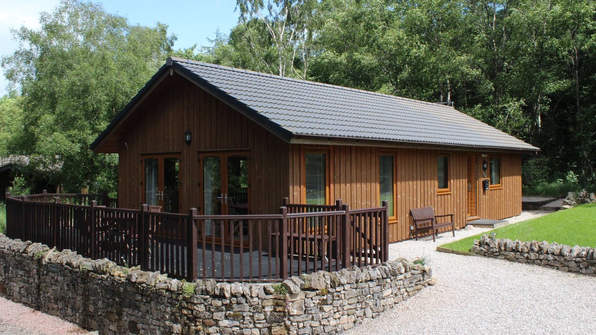 Welton Cabin | Beautiful timber lodge, nestled in tranquil wildlife haven with mountain views.
