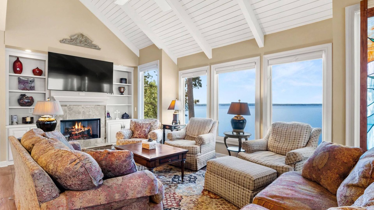 Negreet Villa | Beautiful Toledo Bend Villa