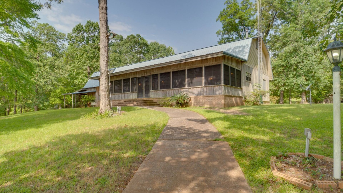Turtle Beach House | Beautiful Toledo Bend Retreat w/Private Dock