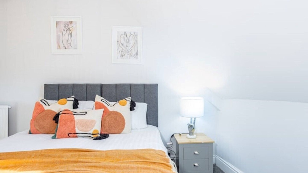 Llandudno Apartment | Beautiful top floor Apartment close to the beach and outdoor pool!