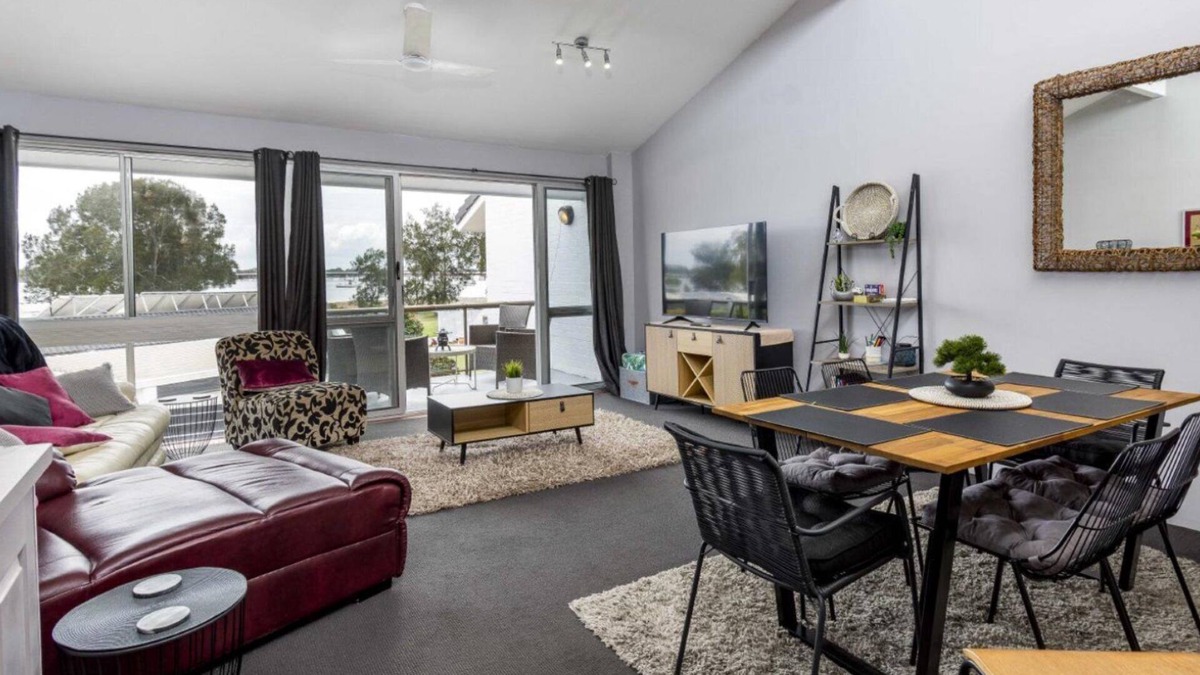 Sandstone Point House | Beautiful Townhouse with Water Views