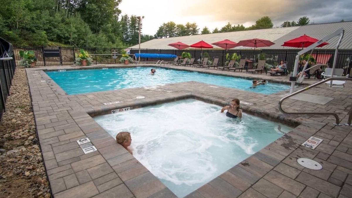 North Conway Condo | Beautiful townhome on Mt Cranmore-pool-hot tub & alot of fun amenties.