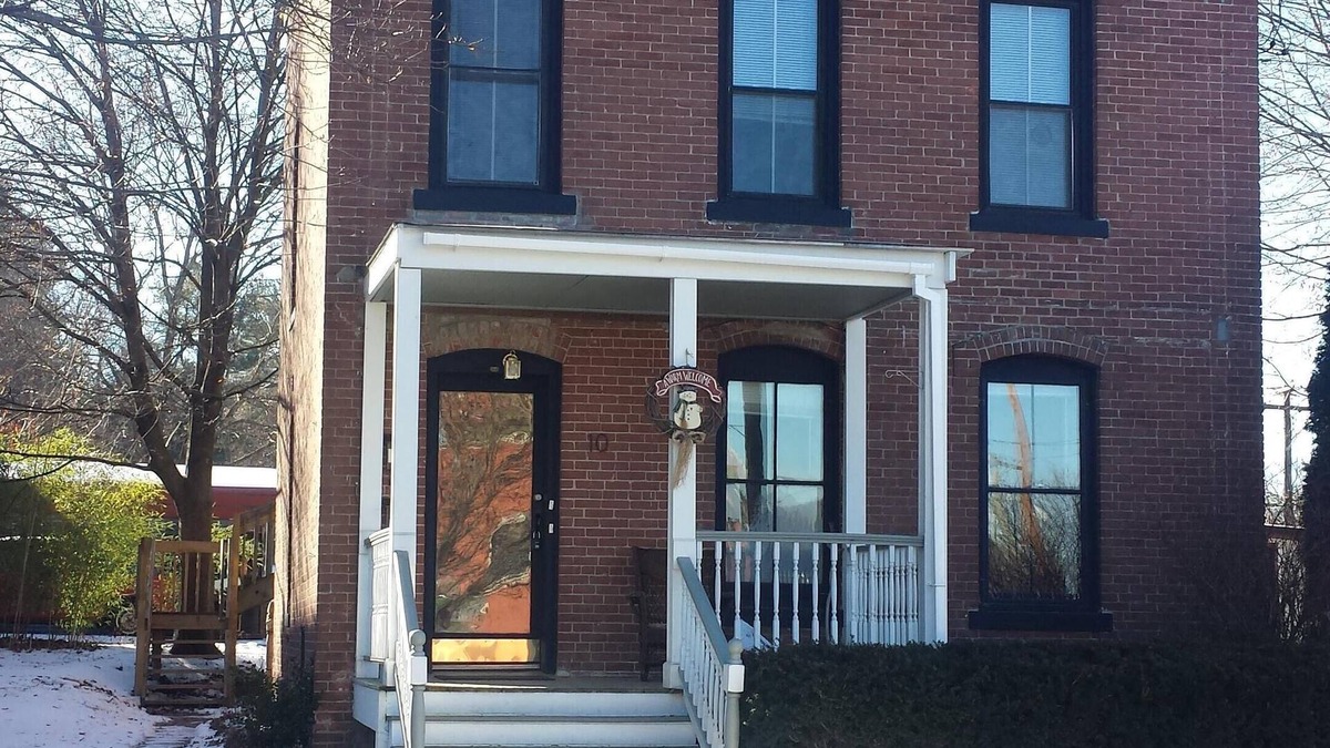 Turners Falls Apartment | Beautiful Townhouse In Turners Falls!