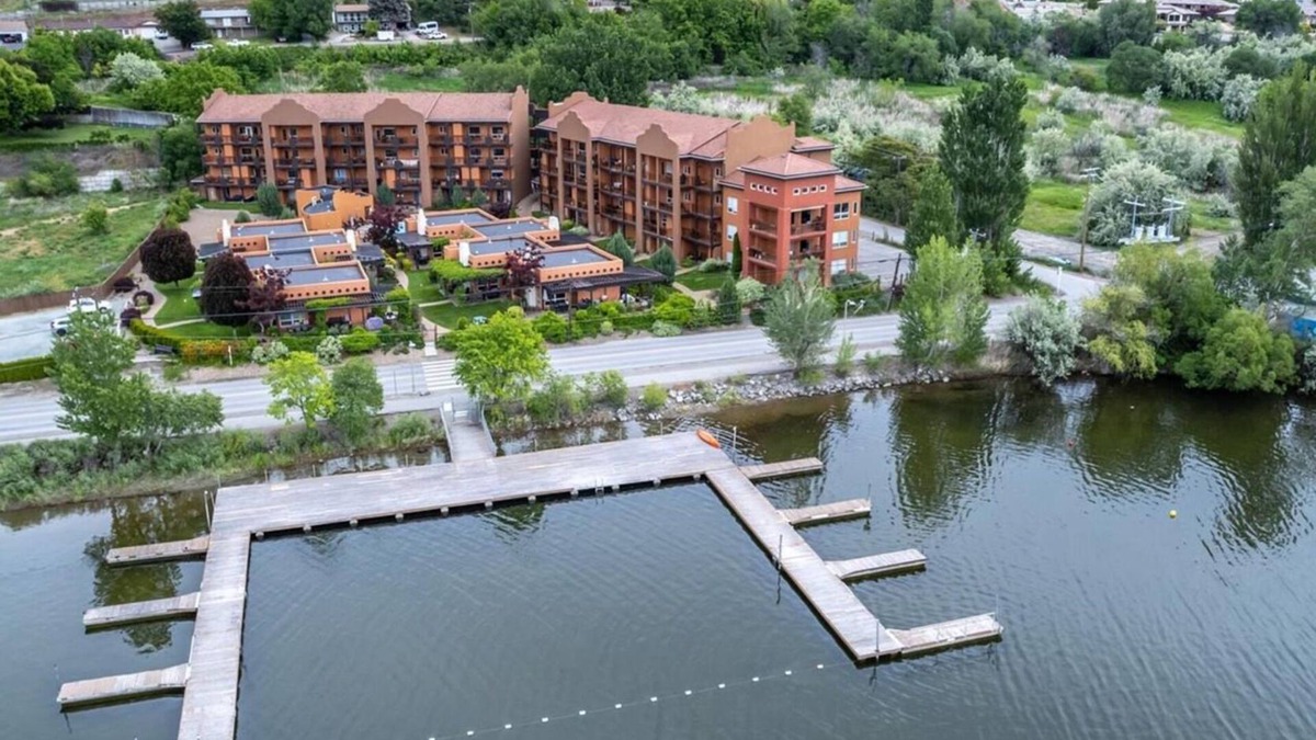 Okanagan-Similkameen House | Beautiful Townhouse on the the lake. Winter Snowbirds welcome please enquire.