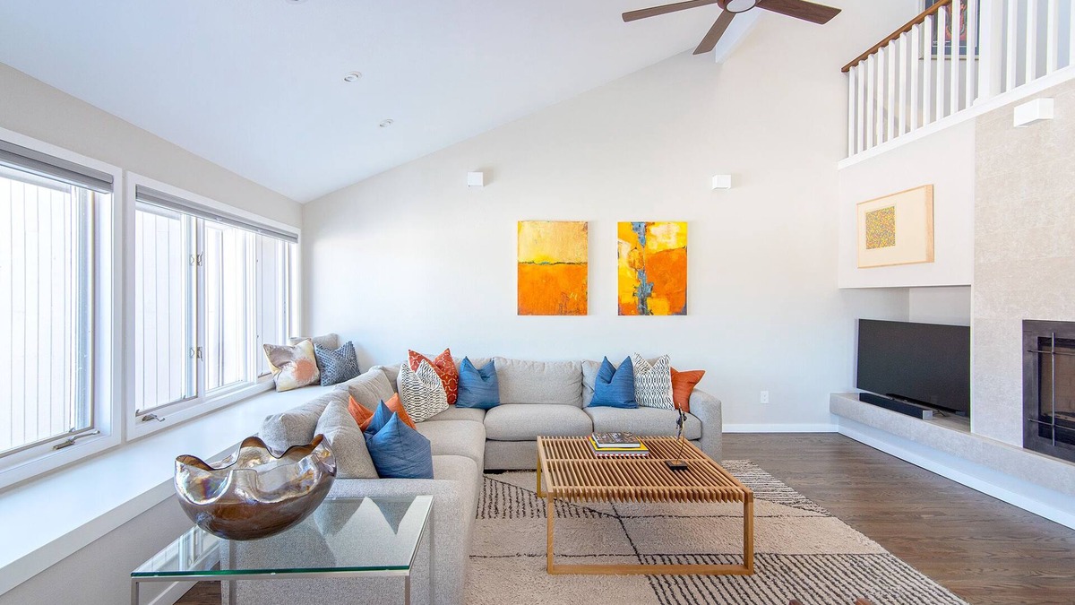 Wonderland Hills House | Beautiful Townhouse on Wonderland Lake