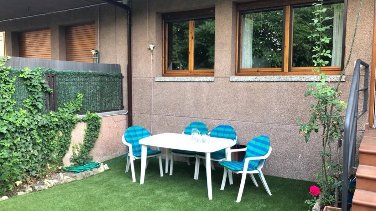Jaca House | Beautiful townhouse with garden and cellar with fireplace.