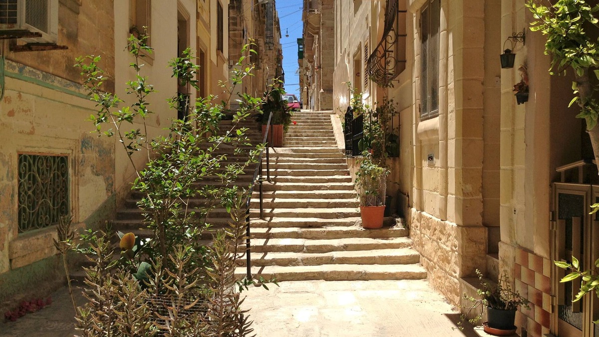 Senglea House | Beautiful traditional town house with marina views from roof terrace