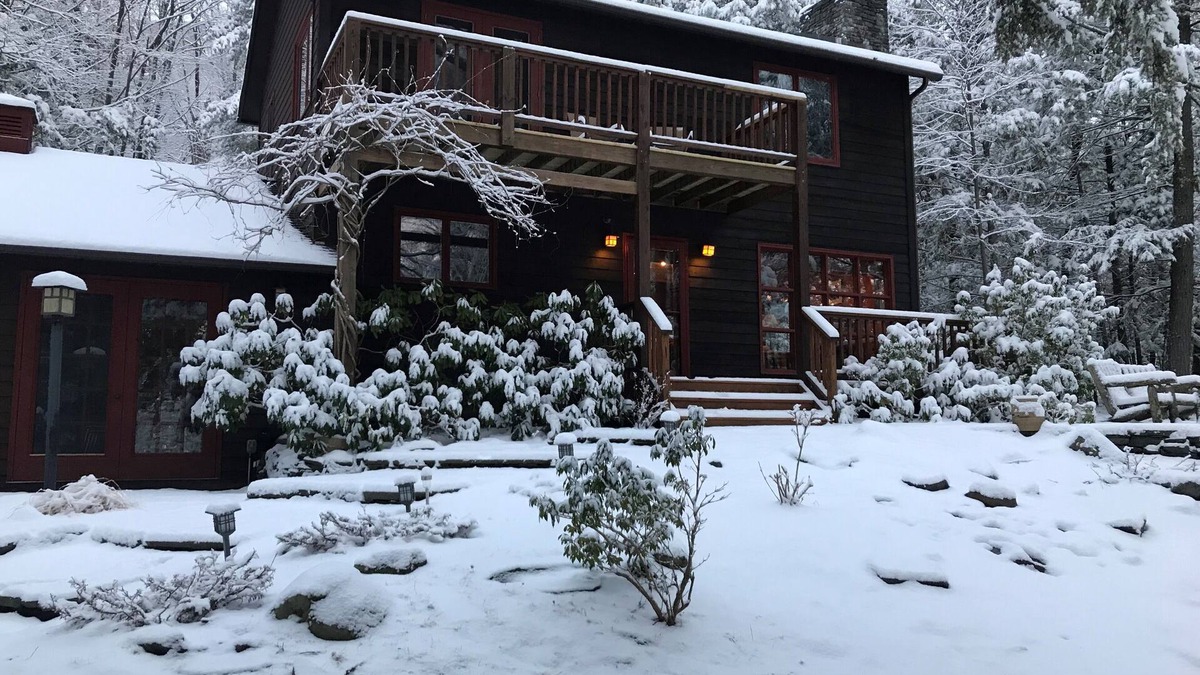 Woodstock House | Beautiful, Tranquil Woodstock Mountain House in the Middle of 4 Wooded Acres