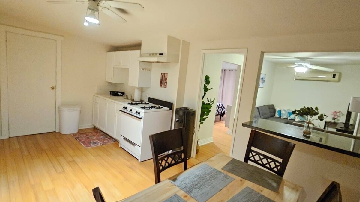 West Hollywood Apartment | Beautiful Trendy Private Cottage in W. Hollywood location