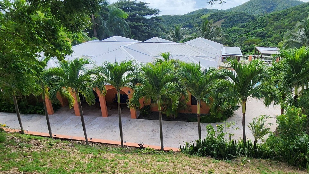 Estate River Villa | Beautiful Tropical Island Villa for big families and groups