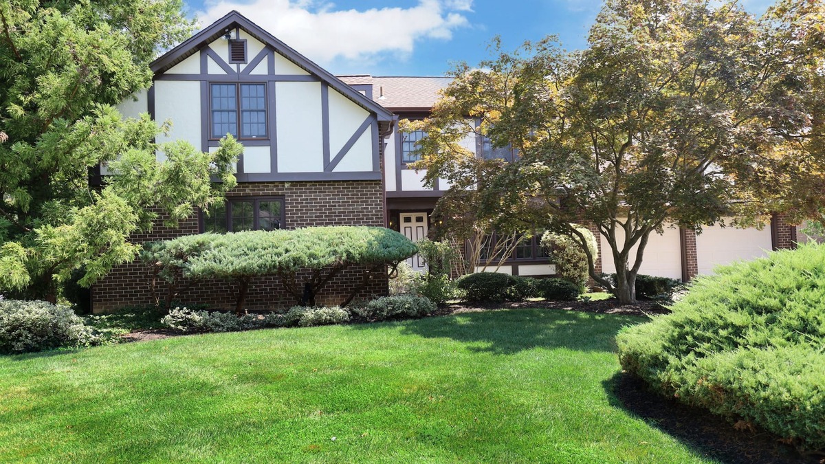 Mantua House | Beautiful Tudor Style Home in a great neighborhood