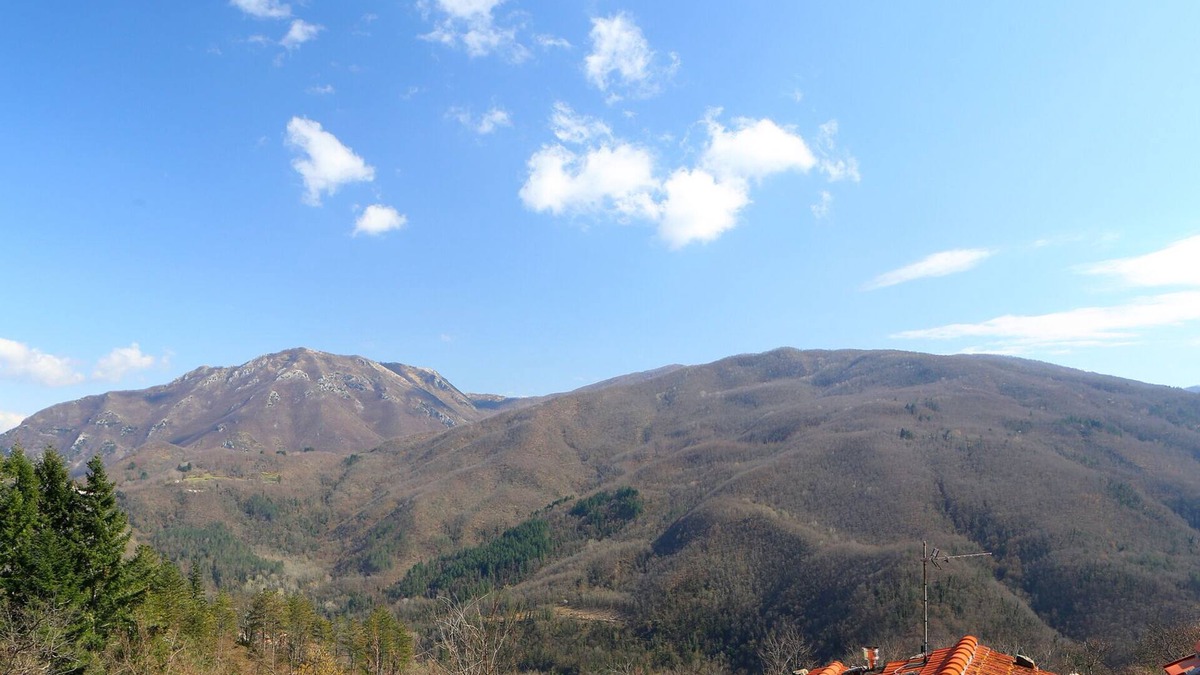 Casoli House | Beautiful Tuscan hamlet retreat, above Bagni di Lucca, with amazing views.