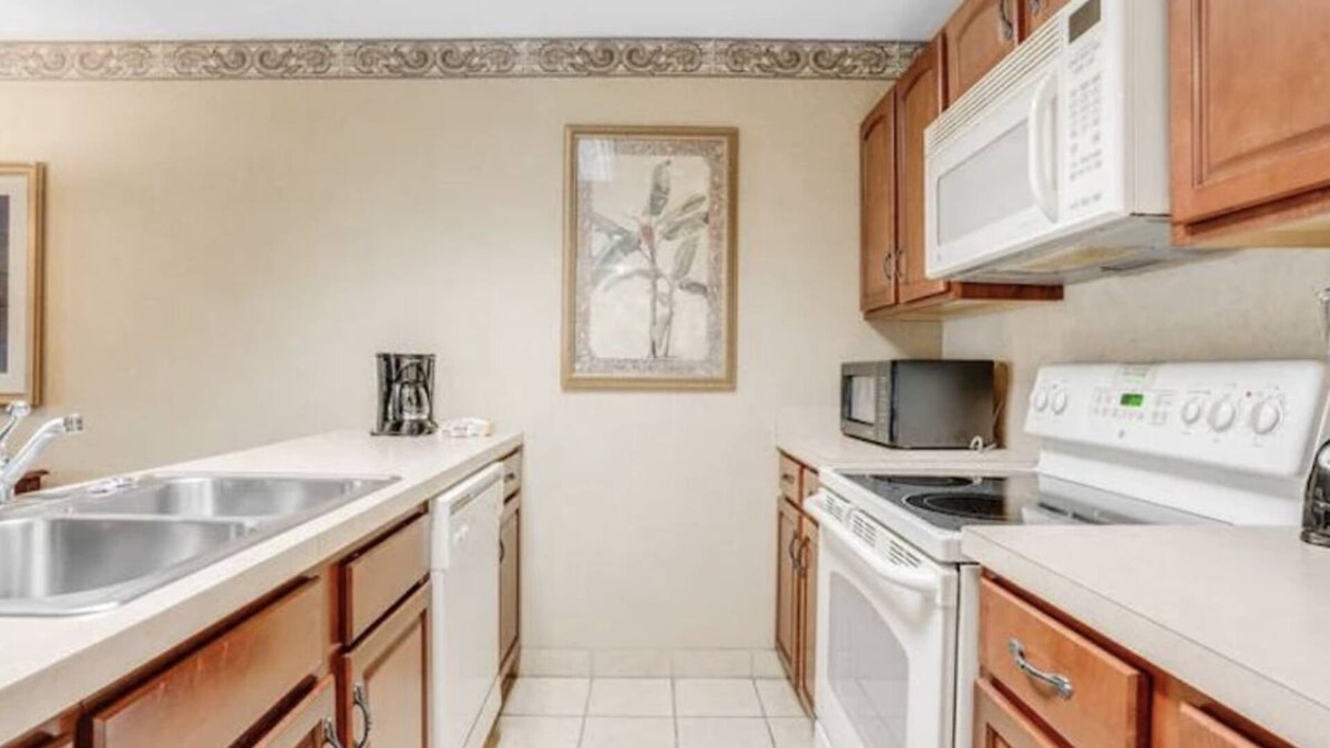 Lake Harmony Resort | Beautiful two bedroom apartment with jacuzzi surrounded by Pocono Mountains