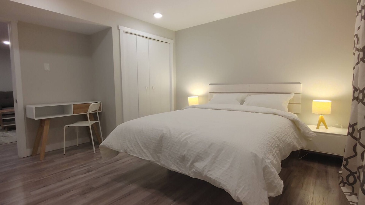 Southwest Calgary House | Beautiful two bedroom and an office lower level suit