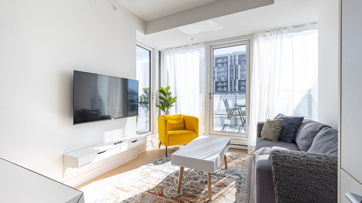 Downtown Montreal Condo | Beautiful two bedroom condo with a jaccuzi