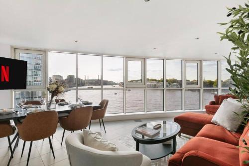 Vauxhall Apartment | Beautiful Two-Bedroom Flat on the Riverside with Spectacular Views