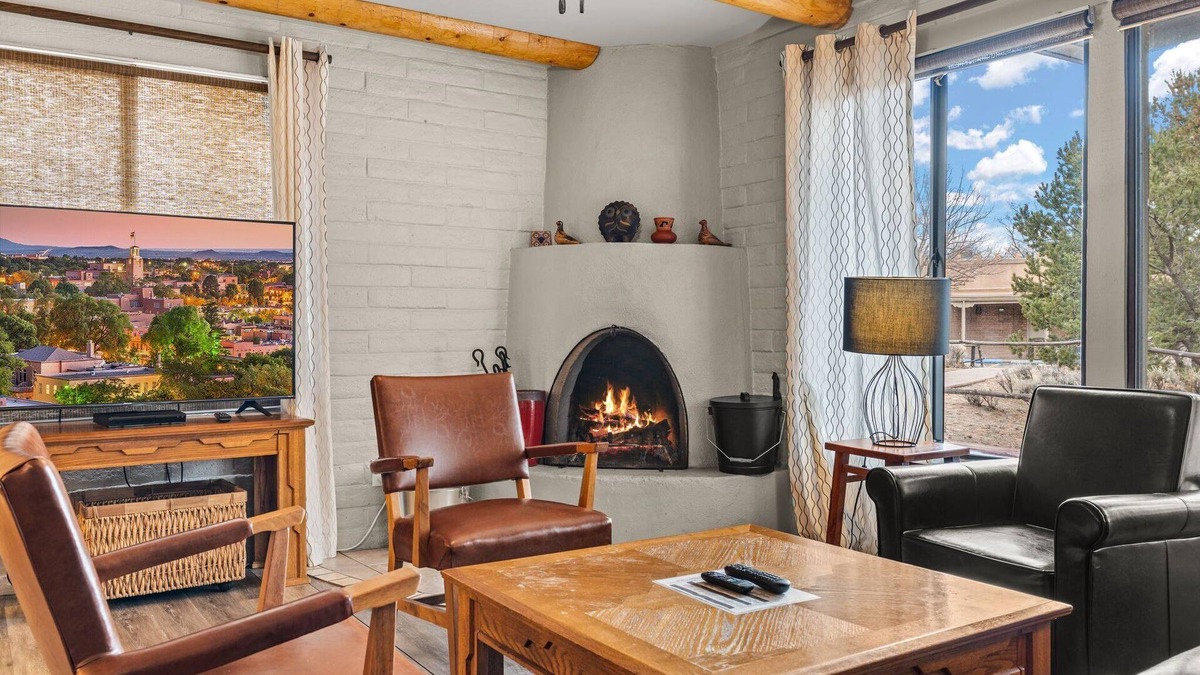 Northeast Santa Fe Condo | Beautiful Two Story Condo, Walk to the Plaza, Great Amenities