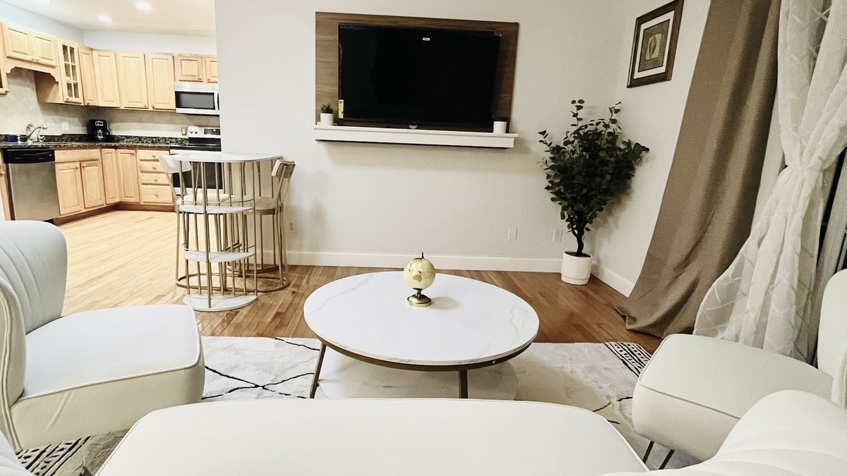 Worcester House | Beautiful two-story home close to downtown worcester 5beds-4bedroom