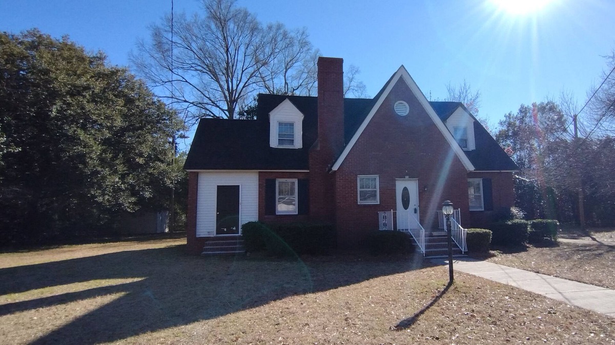 Sumter House | Beautiful two story house close to downtown Sumter