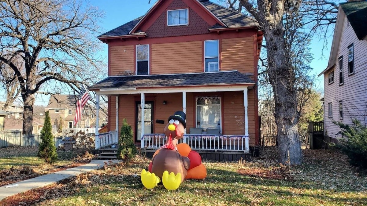 Albert Lea House | Beautiful Two Story Home by Fountain Lake and Mayo Clinic