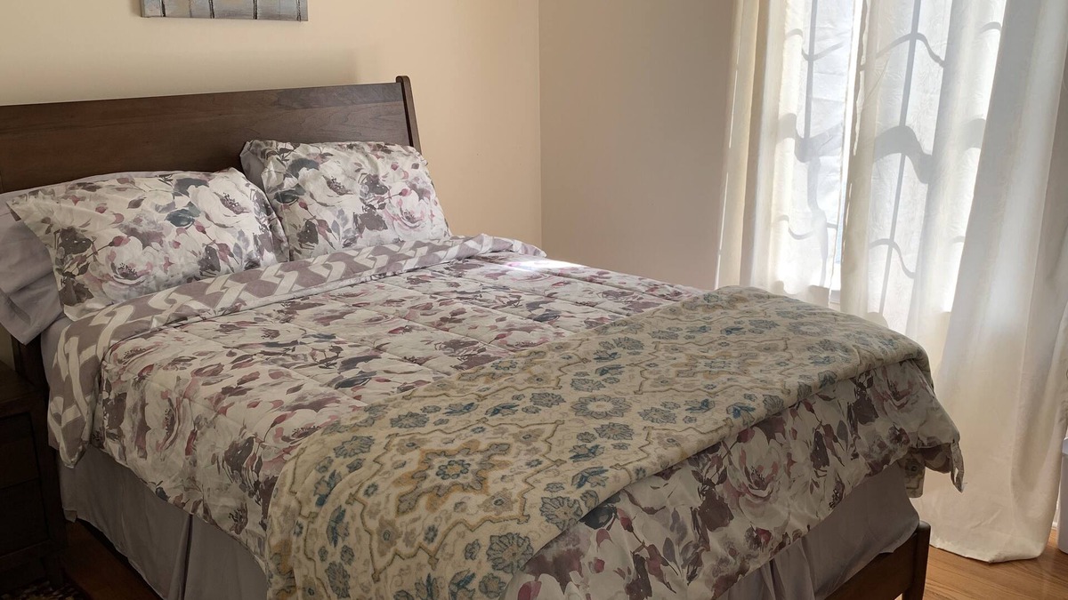 Newark Apartment | Beautiful & unique home with 3 bedrooms and two bathroom.