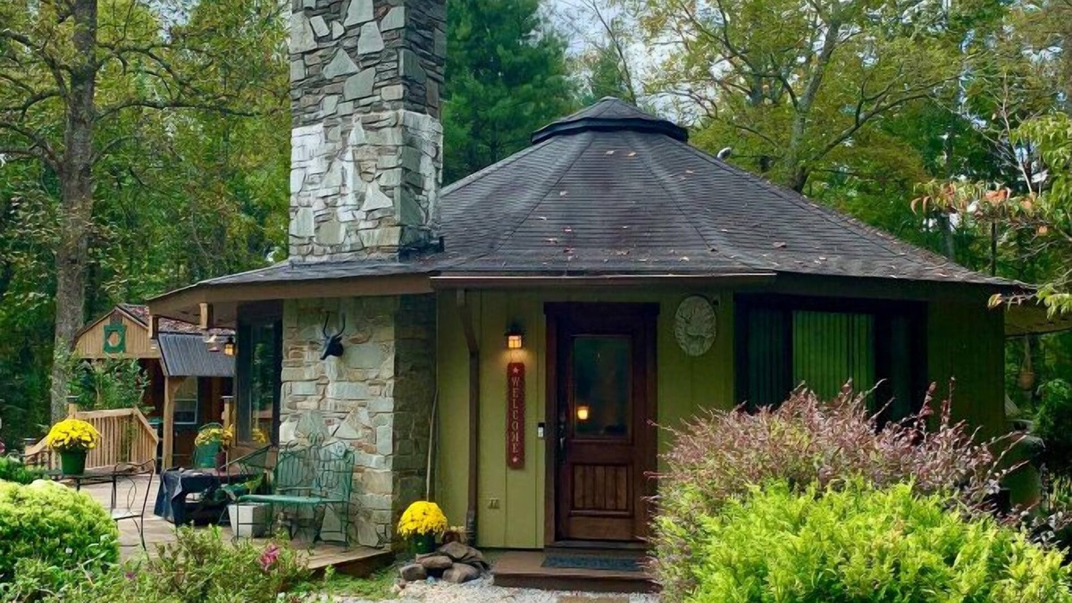 Morganton House | *BEAUTIFUL UNIQUELY STYLED HOME WITHIN 5 MINS OF LAKE JAMES!