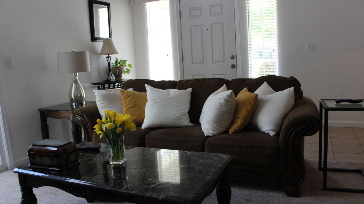Stockton House | Beautiful updated 2bd 2bath in Great Neighborhood