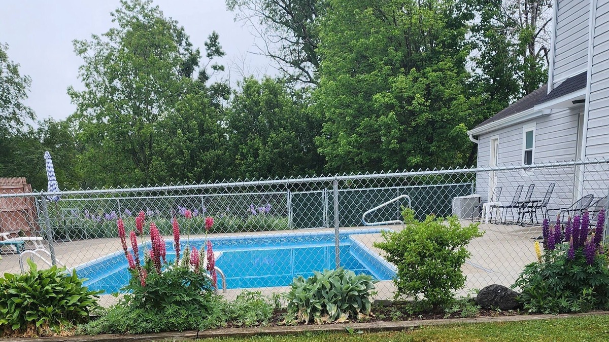 Morton Other | Beautiful updated Farmhouse new furnishings. Barn for pictures great scenery