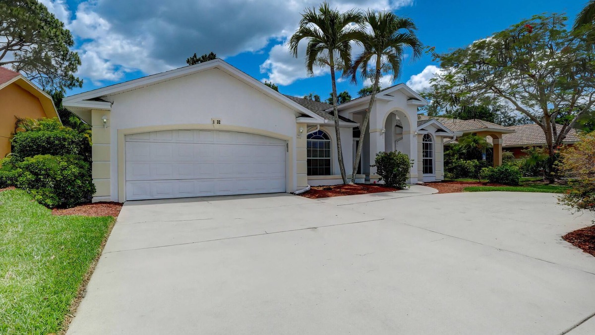 Naples House | Beautiful Updated Home, Private Pool, Minutes from Downtown 5th Ave & Beaches!