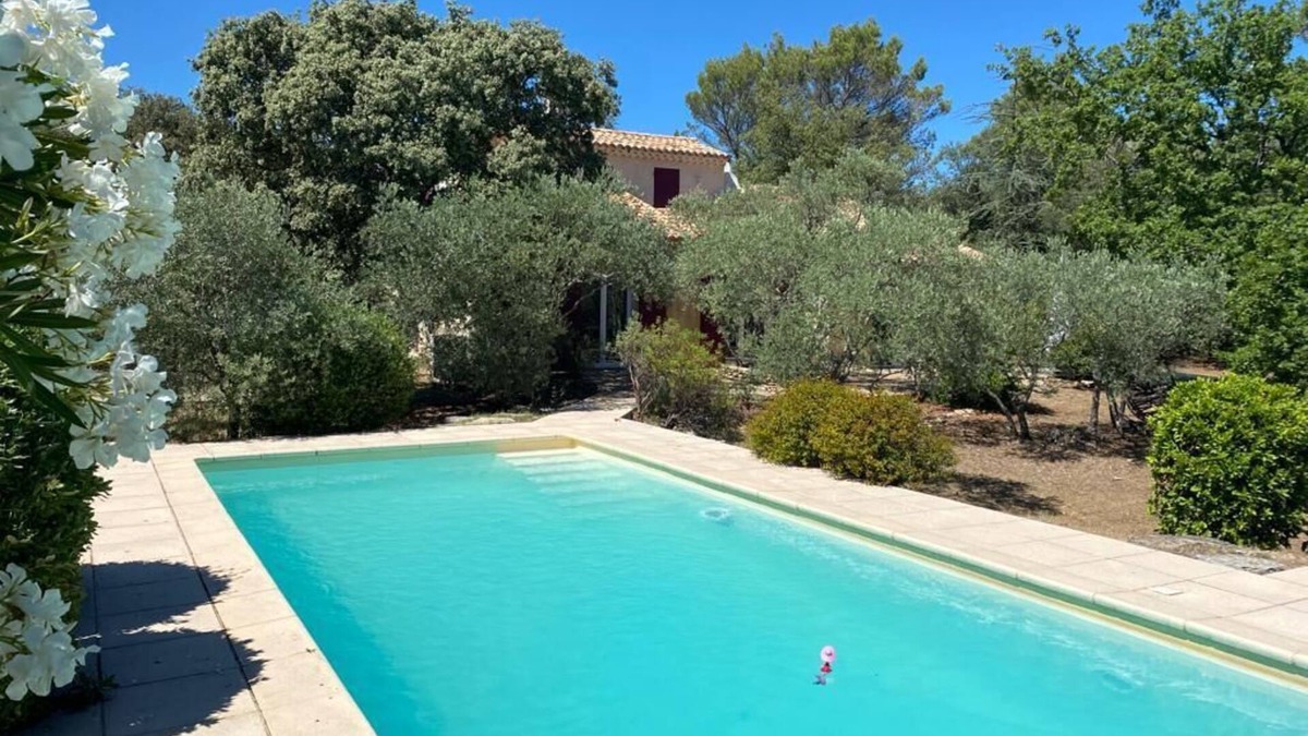 Cabrieres-d'Avignon Villa | Beautiful Villa with Pool