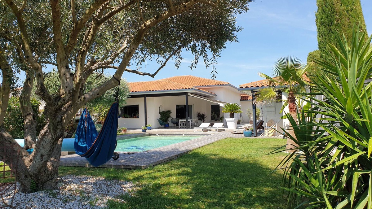 Saint-Jean-de-Vedas Villa | Beautiful villa, swimming pool and cicadas in a quiet area near the sea!