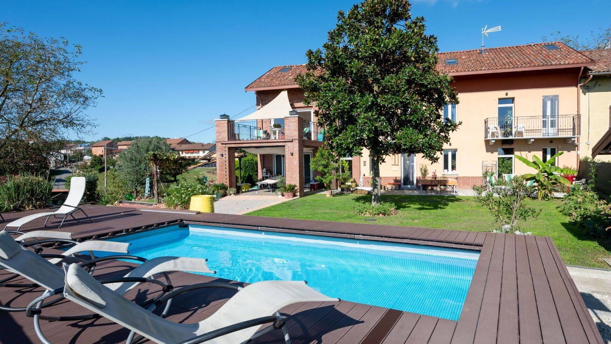 San Damiano dʼAsti House | Beautiful villa for 10 people with A/C, WIFI, private pool, patio and parking