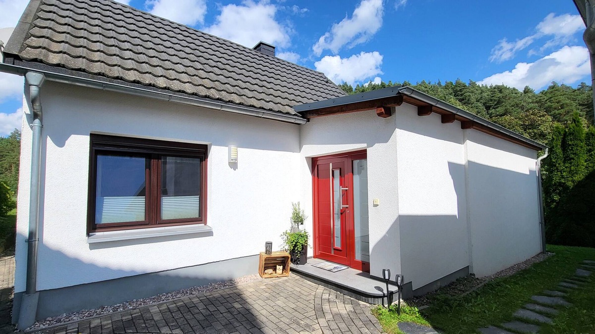 Unterwellenborn House | Beautiful vacation home with a view of the countryside and close to the outdoor pool