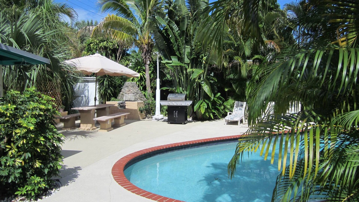 Parker Ridge House | Beautiful Vacation Home 3 BR/2 BA with Private Pool